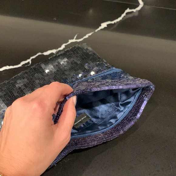 Club Monaco blue sequined clutch - Picture 3 of 4